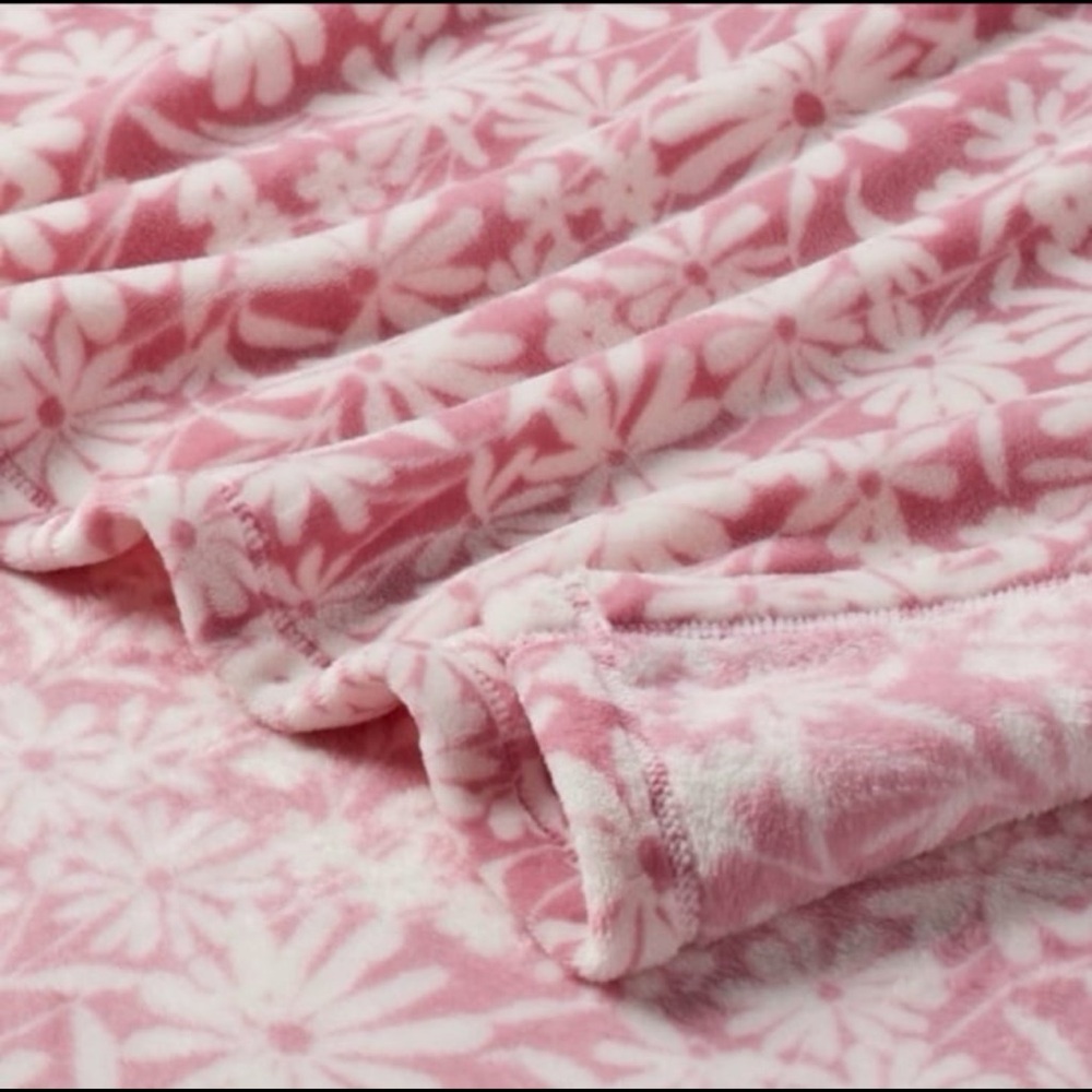 Target Spring Plush Throw Blanket - Picture 2 of 4